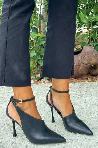 FLAVIA | POINTED TOE COURT SHOE WITH ANKLE STRAP