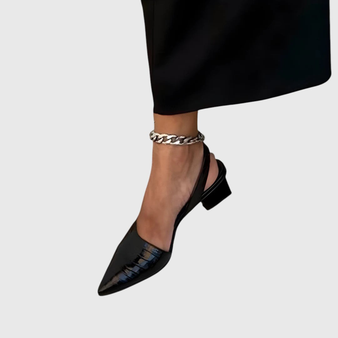 Black (almost sold out) / EU 42 | UK 9