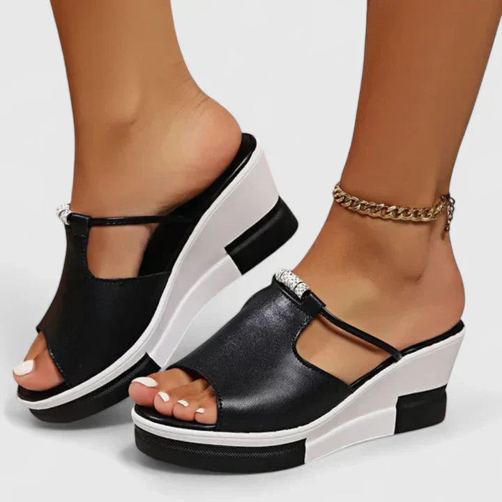 Black / 9 UK | 42 EU