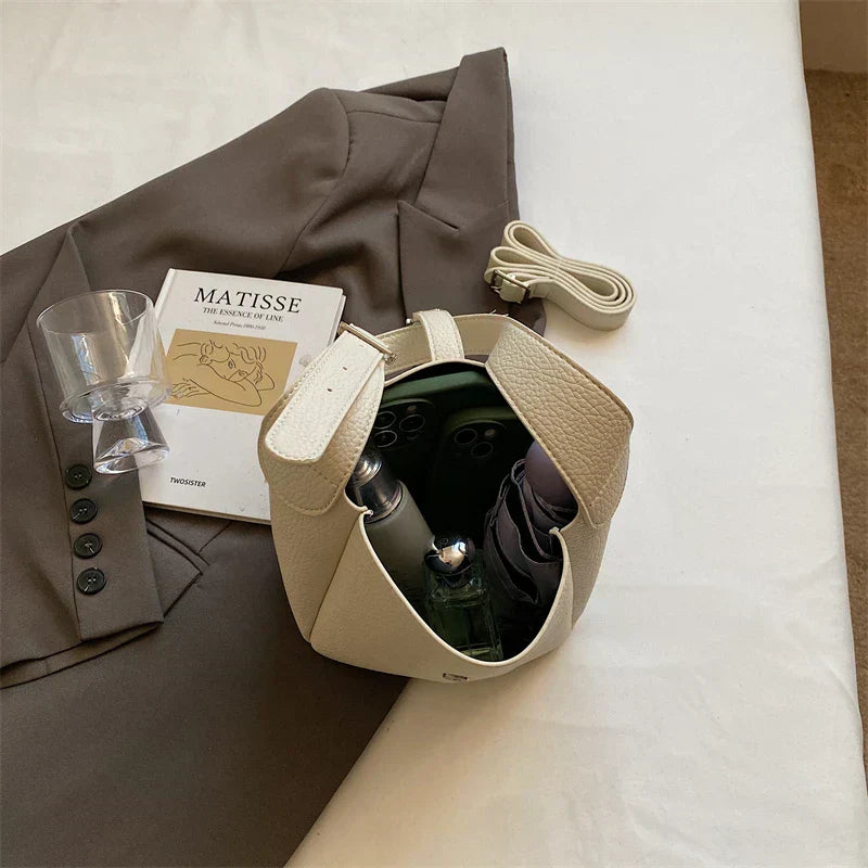Iris™ – Modern bucket bag with a leather look
