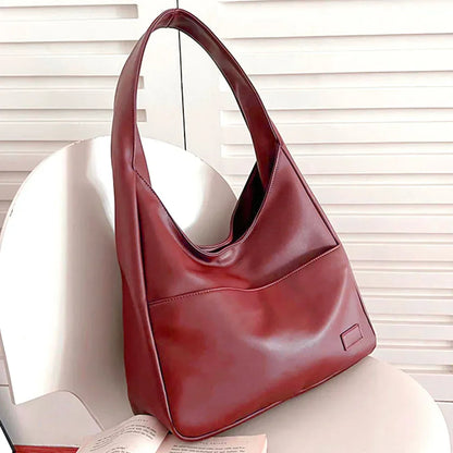 Loose hobo bag with a leather look